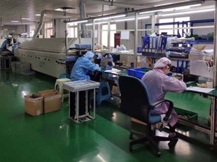 不干膠打印機(jī)在工廠生產(chǎn)過程一角